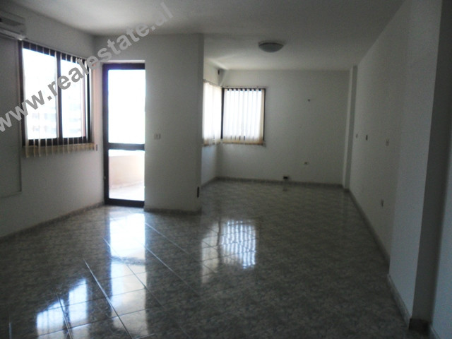 Apartament per zyra ne shitje ne zonen e ish-Bllokut ne Tirane (TRS-613-28)