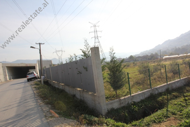 Toke bujqesore ne shitje ne Autostraden Tirane-Elbasan (TRS-214-1b)