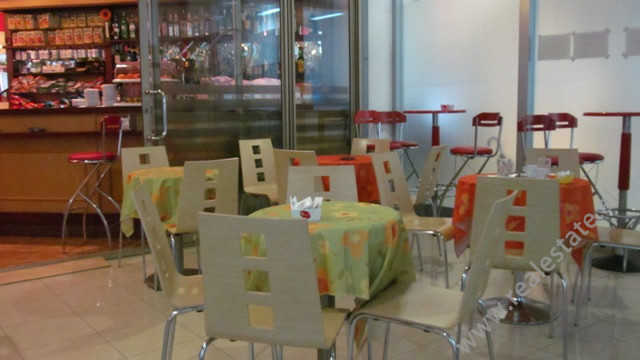Bar Kafe ne shitje ne Qender te Tiranes (TRS-214-29j)