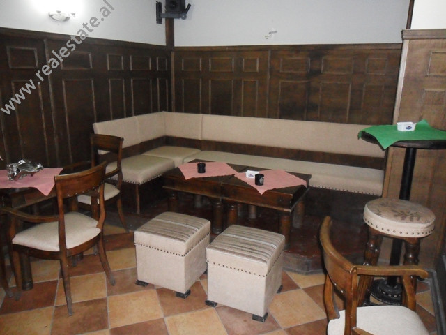 Bar Kafe ne shitje prane Fakultetit Juridik ne Tirane (TRS-214-53b)
