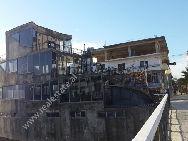 Ndertese 4- kateshe per shitje prane qytetit te Lushnjes (LUS-216-3b)