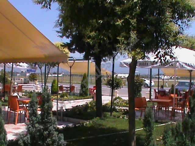Lokal dhe toke per shitje ne zonen e Rinasit ne Tirane