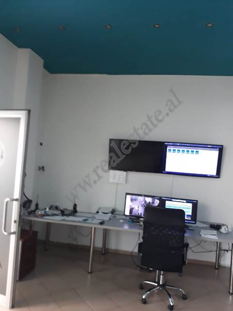 Zyre per shitje prane Bulevardit Zogu I ne Tirane (TRS-1214-36r)