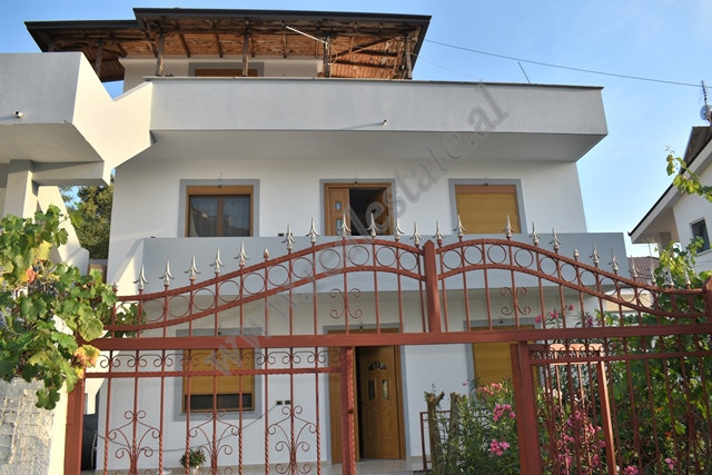 Vile per shitje ne rrugen Tre Vellezerit Kondi ne Tirane