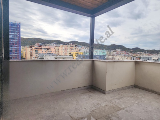 Apartament dupleks per shitje tek Komuna e Parisit ne Tirane