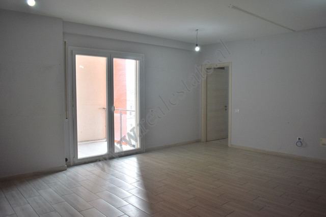 Zyre me qira tek Ringu ne Tirane