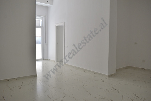 Ambient zyre me qira prane Qendres ne Tirane