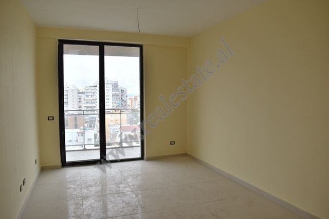 Ambient zyre me qira ne rrugen Mine Peza ne Tirane