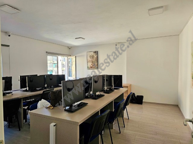 Ambient zyre me qira tek sheshi Wilson ne Tirane