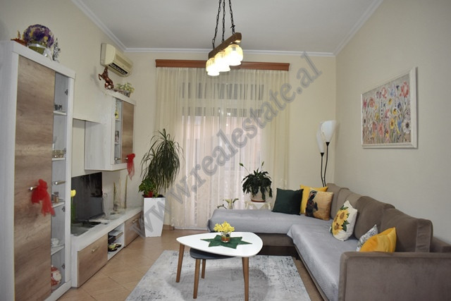 Apartament 3+1 ne shitje ne zonen e Bllokut ne Tirane