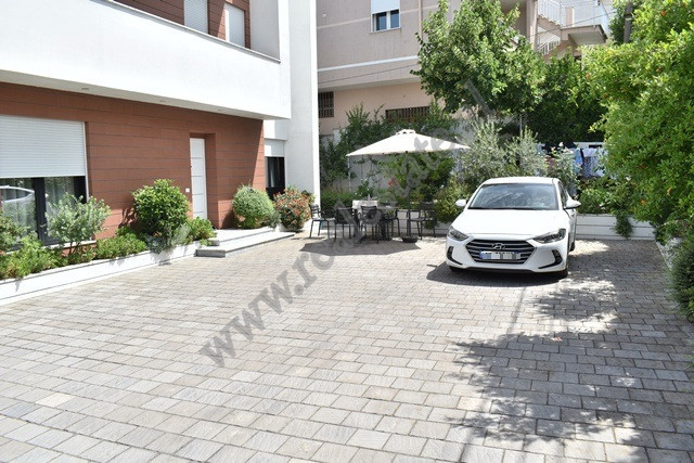 Apartament 3+1 me qira tek Kodra e Priftit ne Tirane thumbnail 2