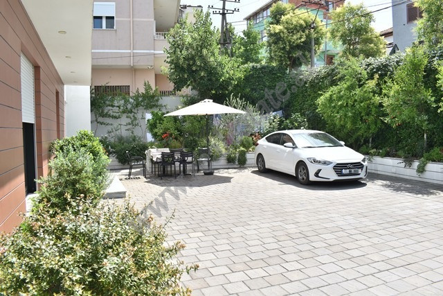Apartament 3+1 me qira tek Kodra e Priftit ne Tirane thumbnail 3