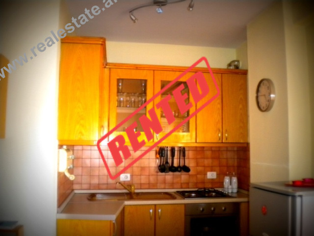 Apartament 1+1 me qera prane Stadiumit Qemal Stafa ne Tirane (TRR-513-20)
