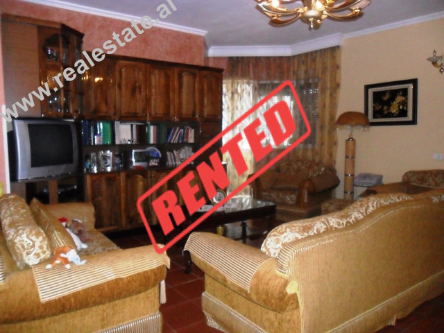 Apartament 1+1 me qera prane Bllokut te Ambasadave ne Tirane (TRR-713-19)