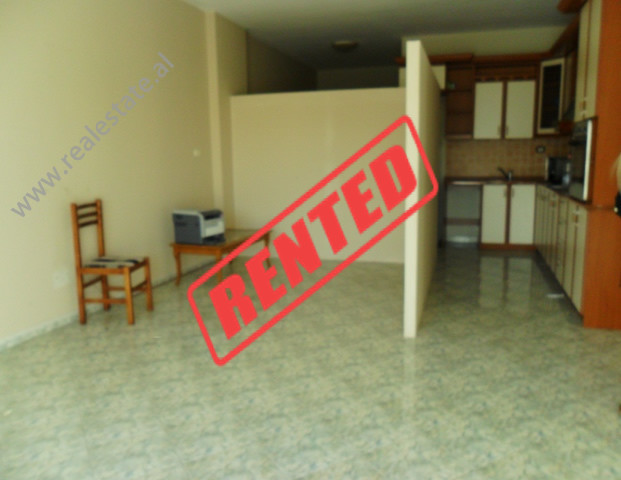 Ambjent per zyra me qera ne zonen e ish-Bllokut ne Tirane (TRR-214-6)
