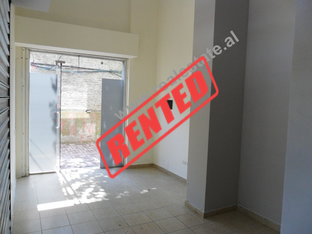Dyqan me qera ne rrugen Pjeter Budi ne Tirane , (TRR-414-33b)
