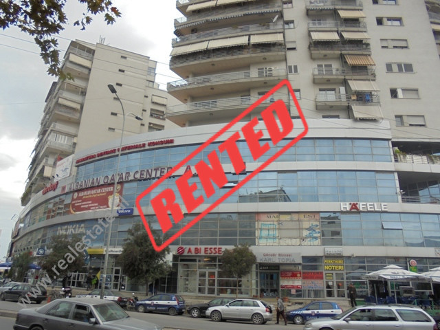 Dyqan me qera te Rrethrrotullimi i Zogut te Zi ne Tirane (TRR-314-41j)