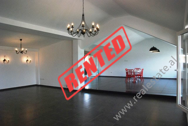 Apartament papafingo 3+1 ne shitje prane Liqenit te Thate ne Tirane (TRS-1114-28j)