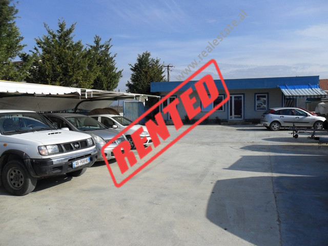 Toke dhe magazine me qera prane rruges se Aeroportit ne Kashar, Tirane (TRR-315-34b)