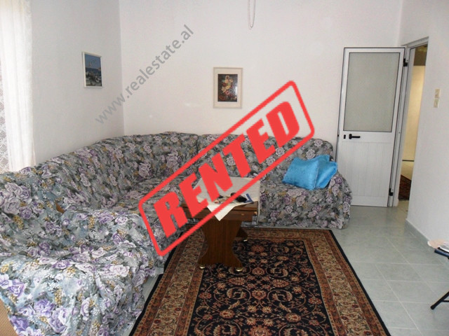 Apartament 2 + 1 prane zones se Pazarit te Ri ne Tirane (TRR-1015-52b)