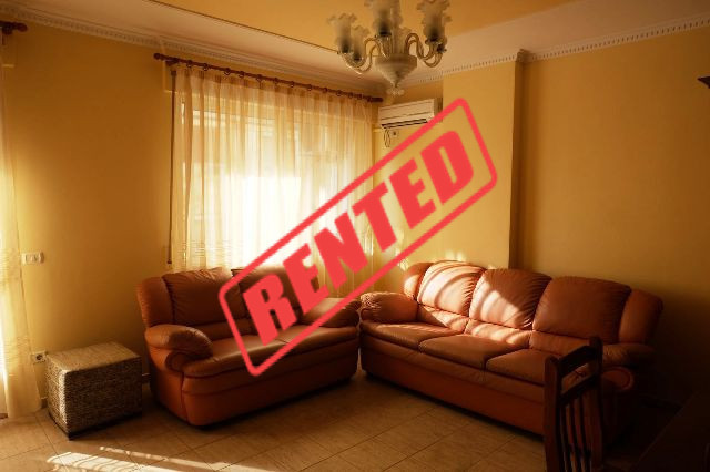 Apartament 1+1 me qera ne qender te Tiranes, mbas Cirkut , (TRR-116-38a)