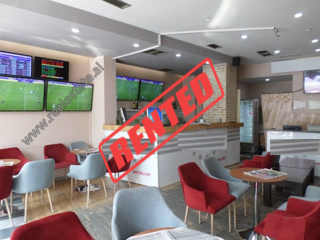Bar-Kafe me qera ne zonen e Ish-Bllokut ne Tirane
