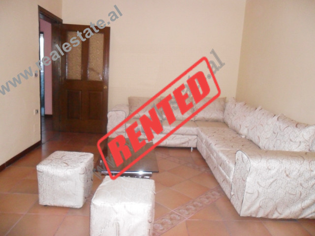 Apartament 1+1 me qera ne hyrje te Bllokut te Ambasadave ne Tirane (TRR-313-51)
