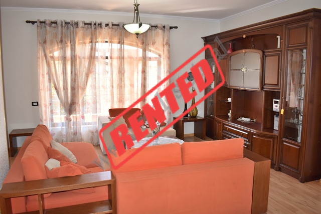 Apartament 3+1 per qira prane rruges se Barrikadave ne Tirane