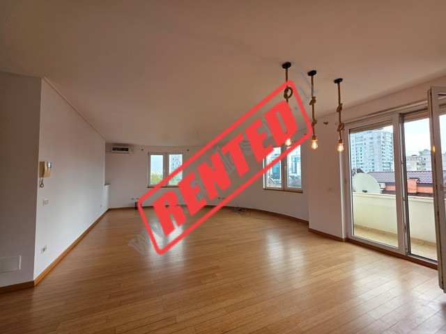 Apartament 3+1 me qira ne rrugen Reshit Collaku, Tirane.